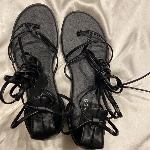 GUESS GLADIATOR WRAP SANDALS - SIZE 6.5 - Picture 8 of 9